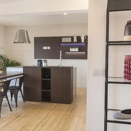 Lovelystay - 2 Bedroom Modern Terrace * Лиссабон