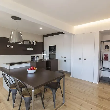 Апартаменты Lovelystay - 2 Bedroom Modern Terrace