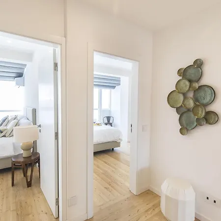 Апартаменты Lovelystay - 2 Bedroom Modern Terrace