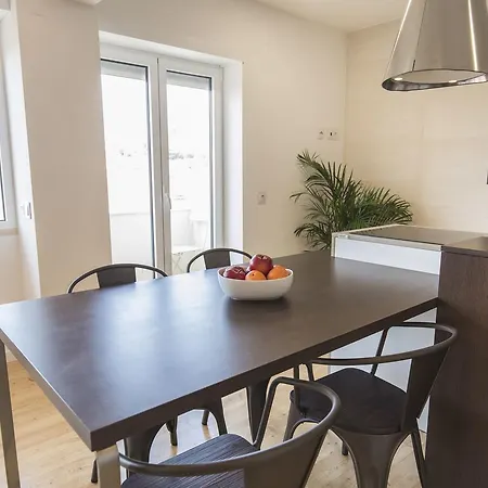 Апартаменты Lovelystay - 2 Bedroom Modern Terrace Лиссабон