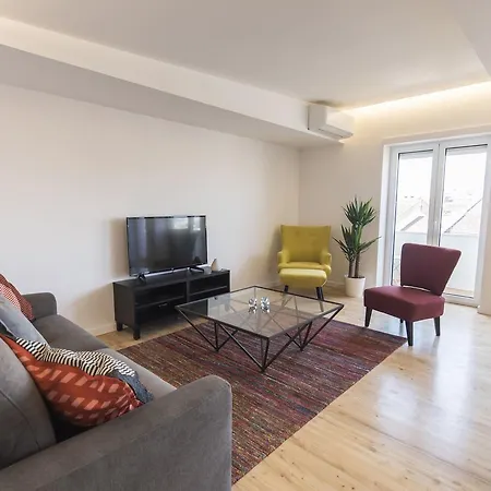 Lovelystay - 2 Bedroom Modern Terrace Апартаменты
