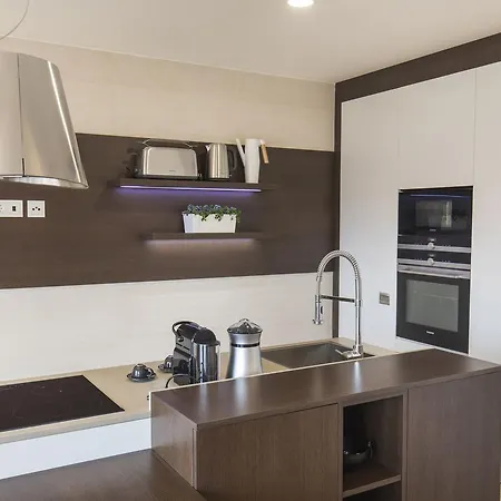 Lovelystay - 2 Bedroom Modern Terrace