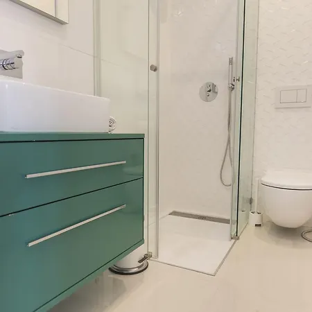 Lovelystay - 2 Bedroom Modern Terrace Апартаменты