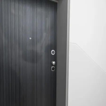Lovelystay - 2 Bedroom Modern Terrace