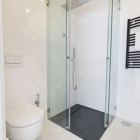 Lovelystay - 2 Bedroom Modern Terrace * Лиссабон