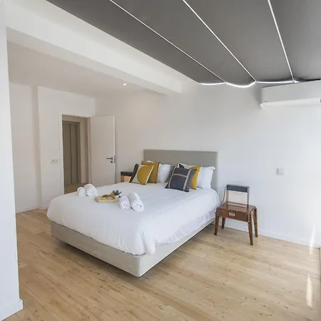 Апартаменты Lovelystay - 2 Bedroom Modern Terrace *
