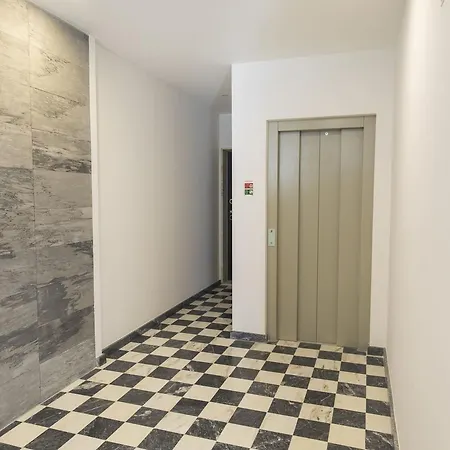 Lovelystay - 2 Bedroom Modern Terrace
