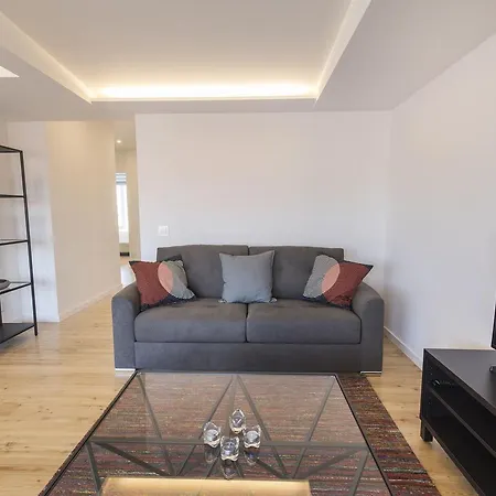 Lovelystay - 2 Bedroom Modern Terrace *