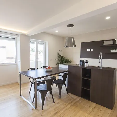 Lovelystay - 2 Bedroom Modern Terrace * Лиссабон