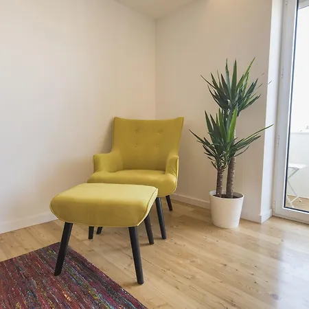 Апартаменты Lovelystay - 2 Bedroom Modern Terrace